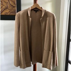 Banana Republic neutral sweater blazer. Open front and two front pockets. Tan, M